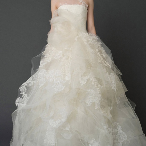 NEW! VERA WANG Ivory Lace Crystal Helena Wedding Dress $20K+ - Picture 1 of 16